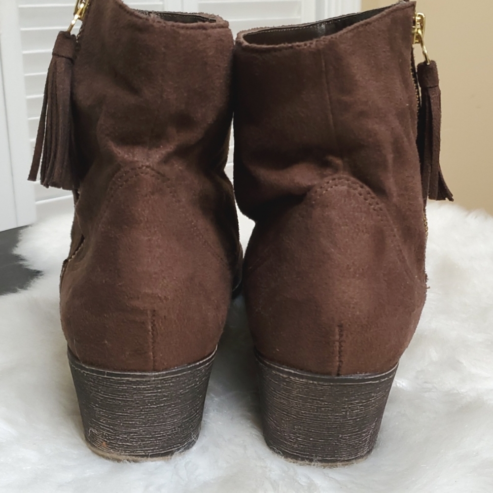 Diba Size Brown Faux Suede Tassel Zipper Western Ankle Boots Size 9. - Picture 3 of 7